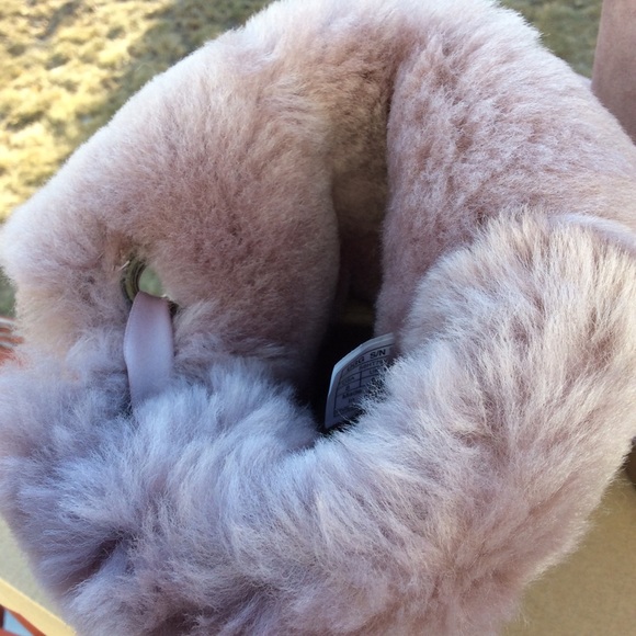 UGG IRINA STAR CHARM - Picture 6 of 6